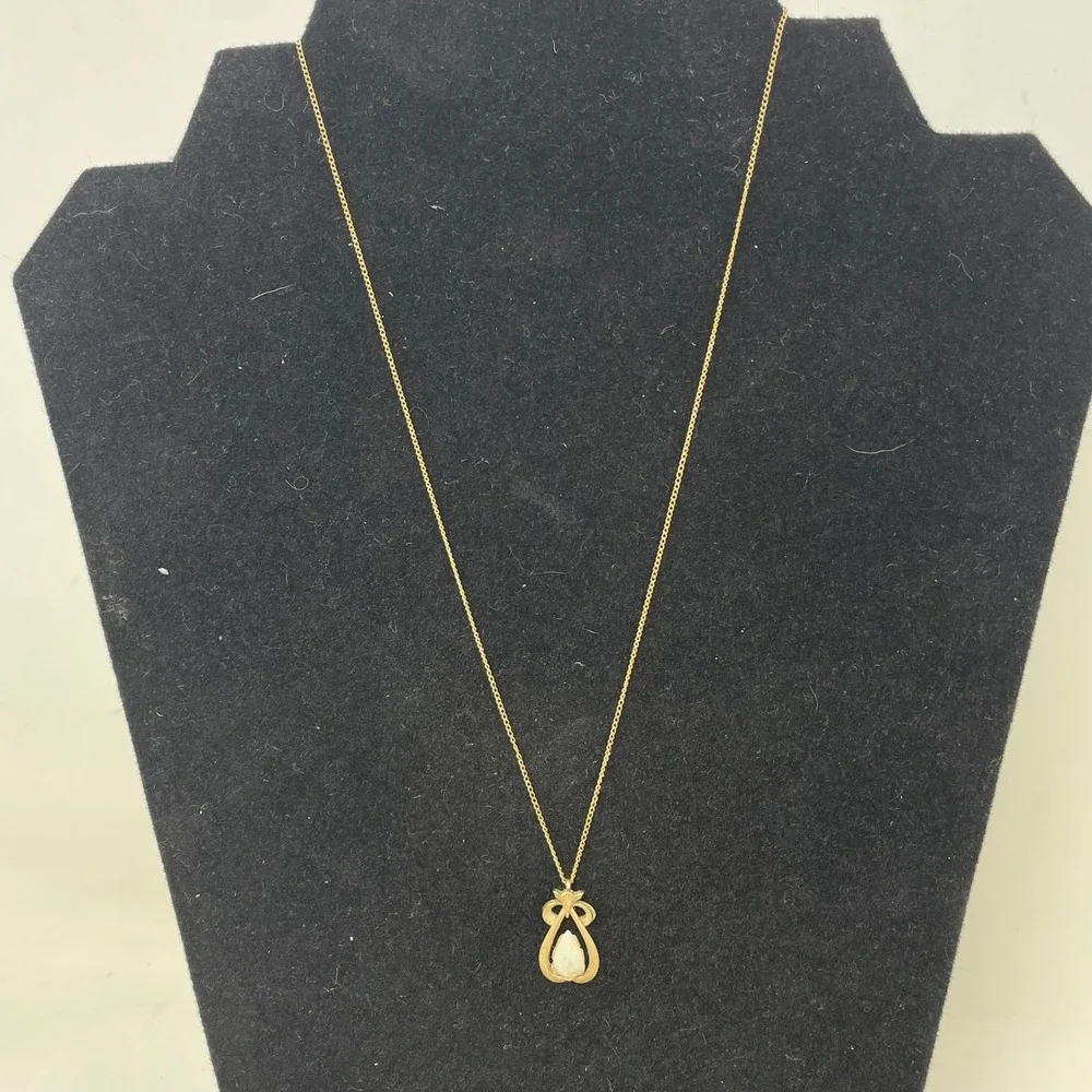 Vintage D.E.C. DEC D. E. C. 14K Gold Filled Opal Pendant Necklace 18 Inch